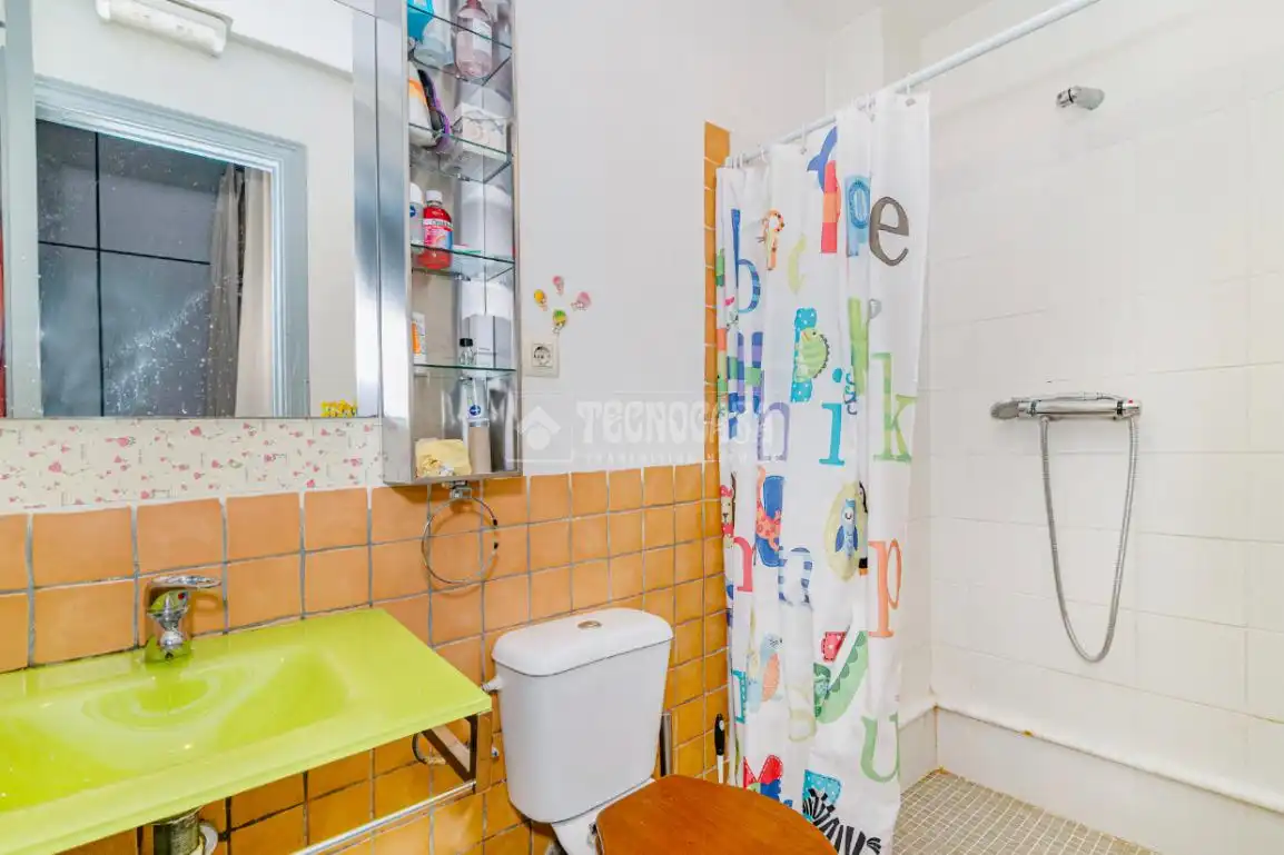 Badezimmer von Wohnung zum Verkauf in Granada mit Heizung