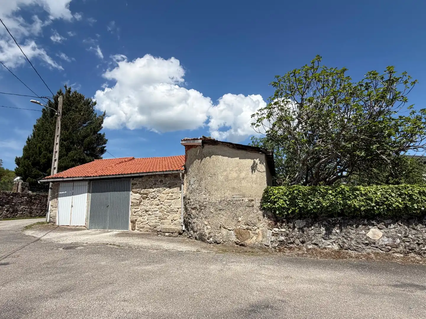 Exterior view of Detached homes for sale in San Xoán de Río  with Heating, Parquet flooring and Furnished