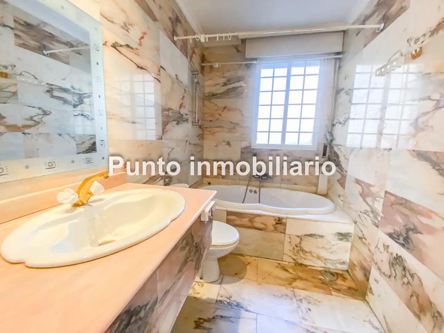 Badezimmer von Wohnung zum Verkauf in Valladolid mit Klimaanlage, Heizung und Parkett