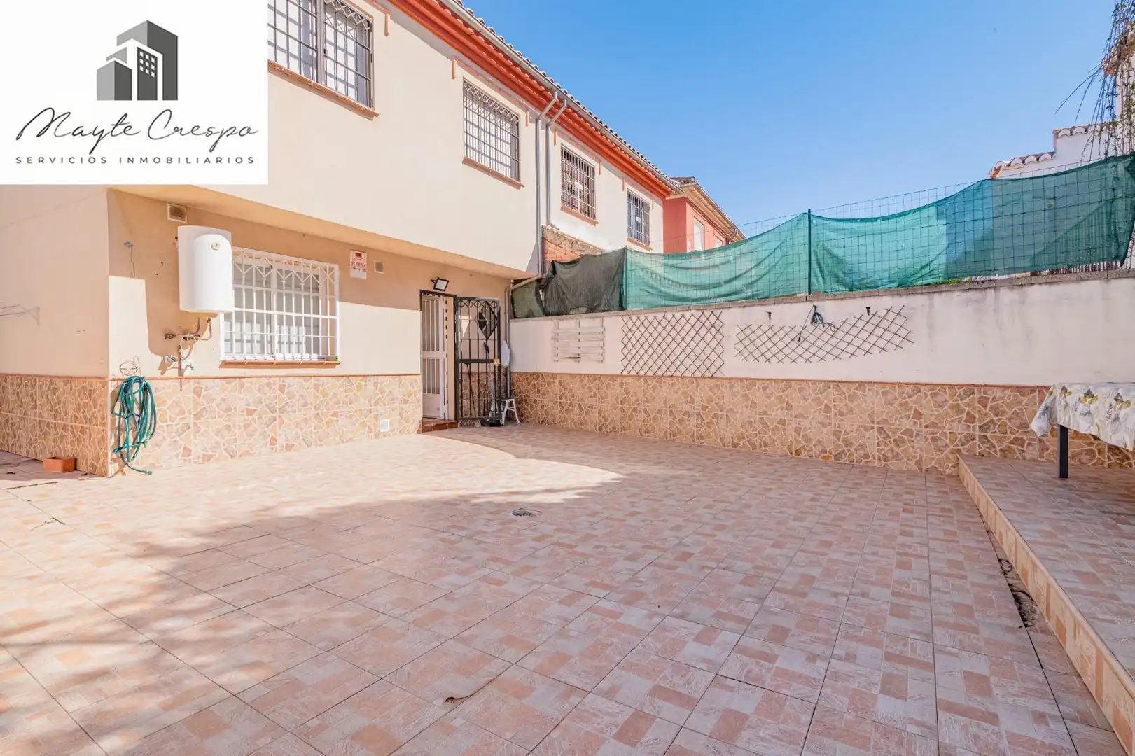Casa aparellada amb terrassa en venda a Jun, imagen 14