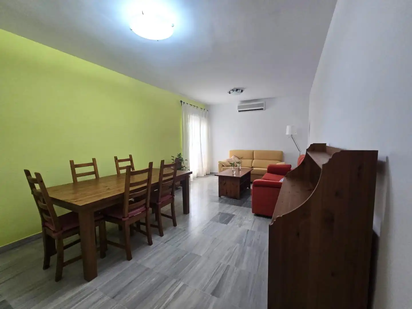 Sala d'estar de Planta baixa de lloguer en Jerez de la Frontera amb Aire condicionat, Terrassa i Moblat