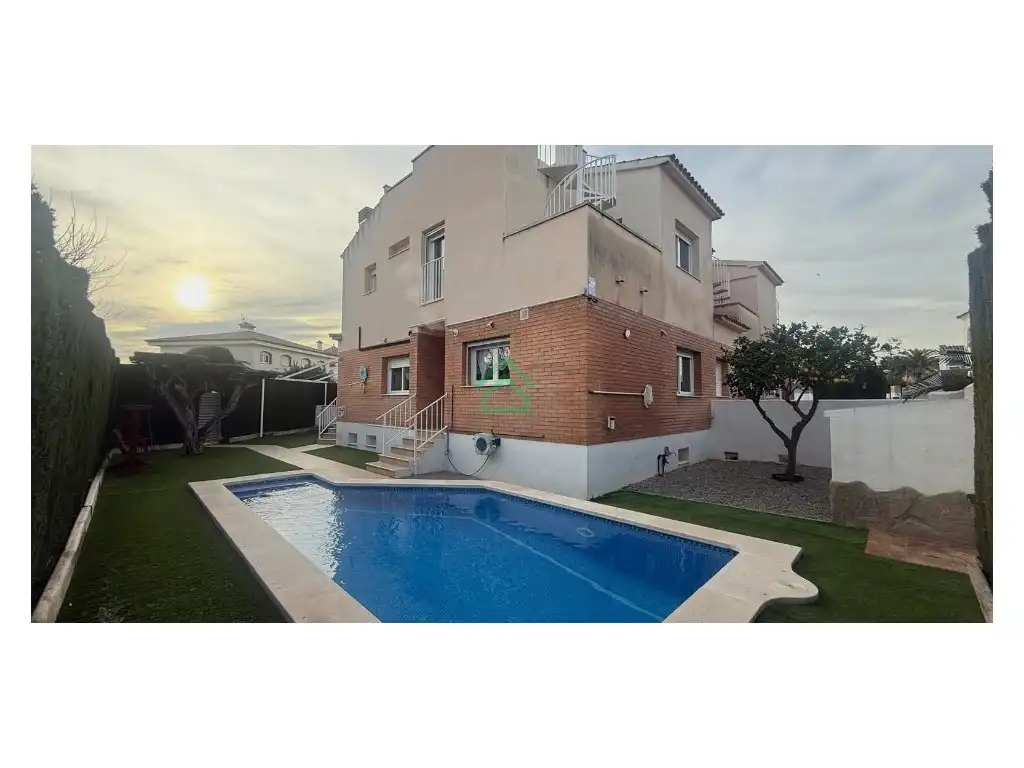 Villa zum Verkauf in Calle Nogueres De Les, imagen 2