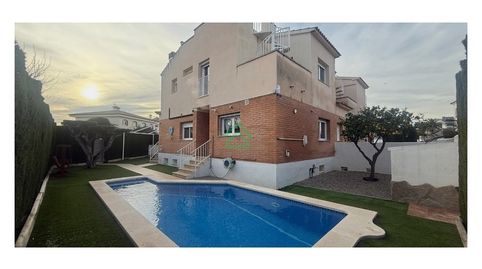 Foto 2 de Casa o chalet en venta en Calle Nogueres de Les, Pino Alto, Mont-roig del Camp