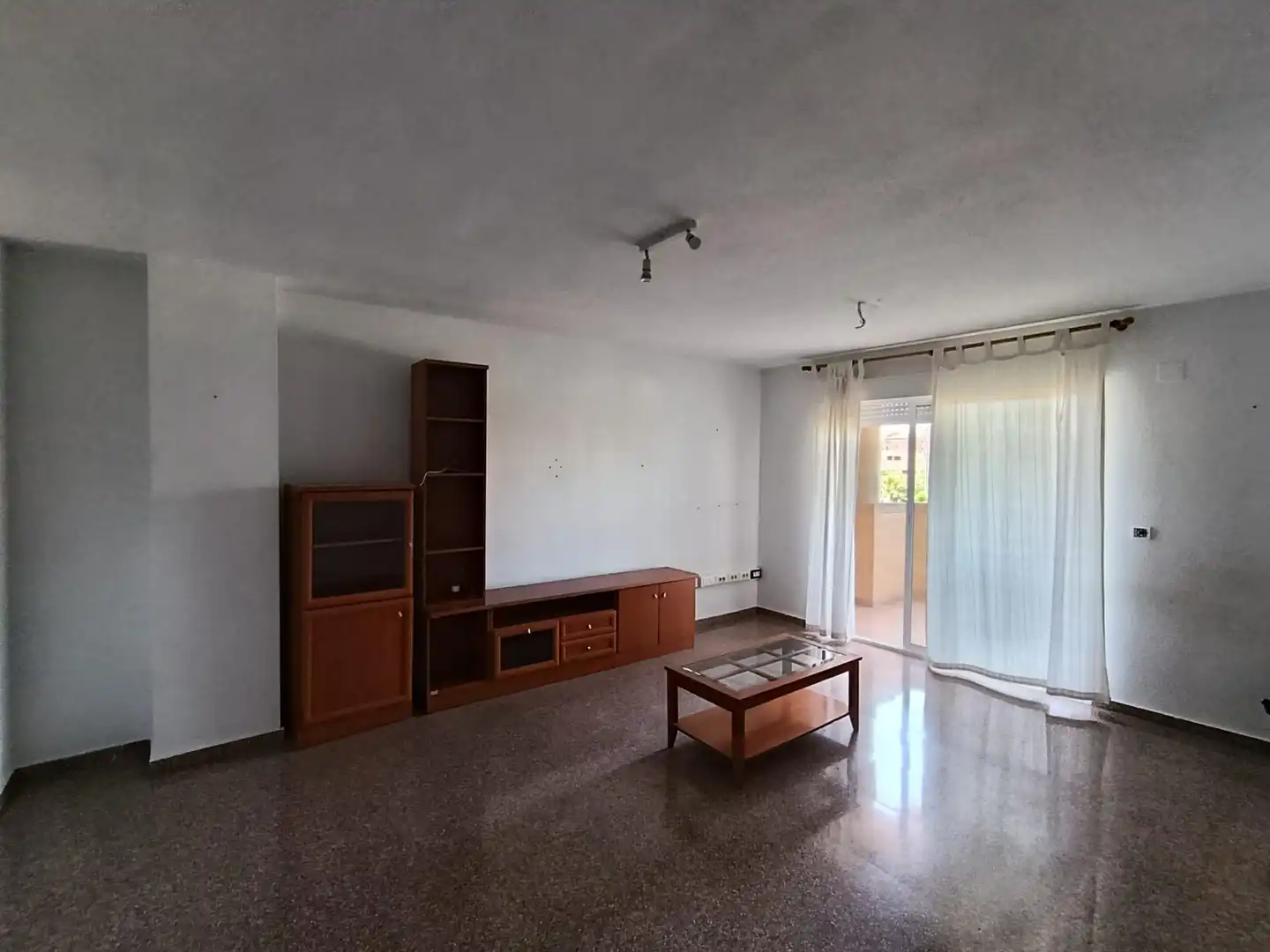 Sala d'estar de Pis en venda en Alicante / Alacant amb Aire condicionat, Jardí privat i Balcó