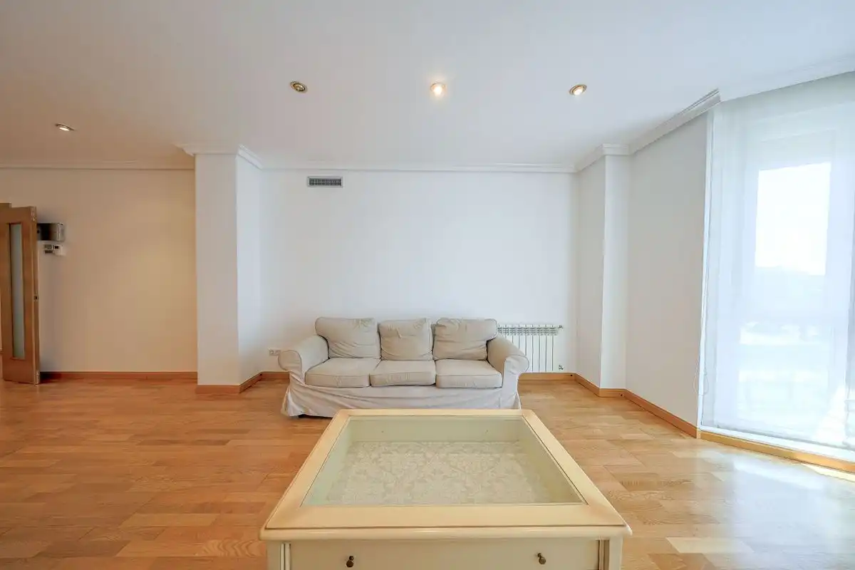 Flat with pool for sale in C. de Américo Castro, imagen 2