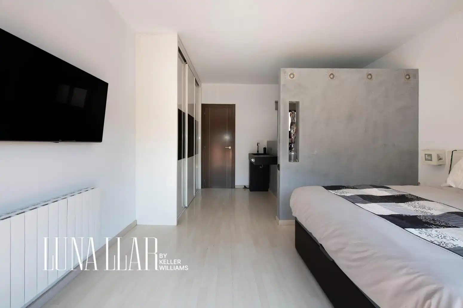 Bedroom of Houses for sale in Castelldefels  with Air Conditioner, Heating and Parquet flooring