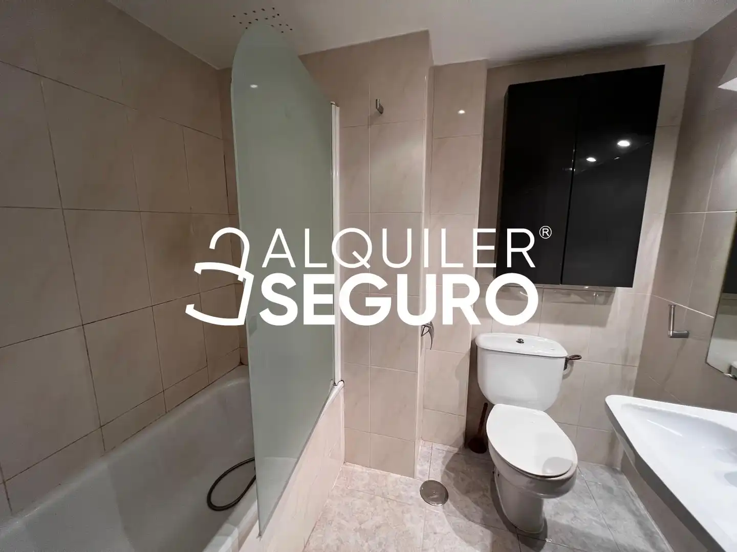 Bany de Pis de lloguer en Madrid amb Aire condicionat, Calefacció i Terrassa