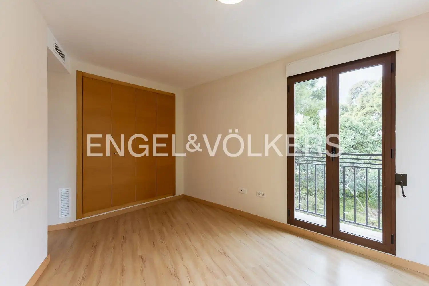 Balcony of Detached homes for rent in Rocafort  with Air Conditioner, Heating and Parquet flooring