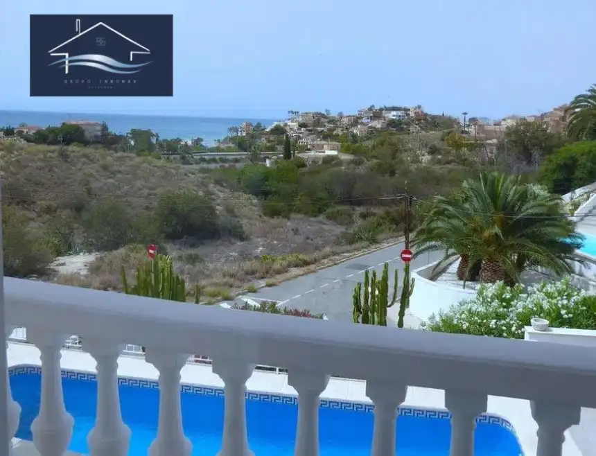 Vista exterior de Casa o xalet en venda en El Campello amb Aire condicionat, Calefacció i Jardí privat