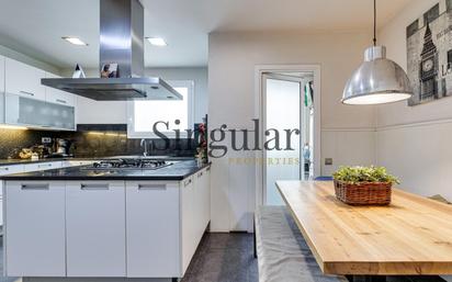 Kitchen of Flat for sale in  Barcelona Capital  with Air Conditioner, Terrace and Balcony