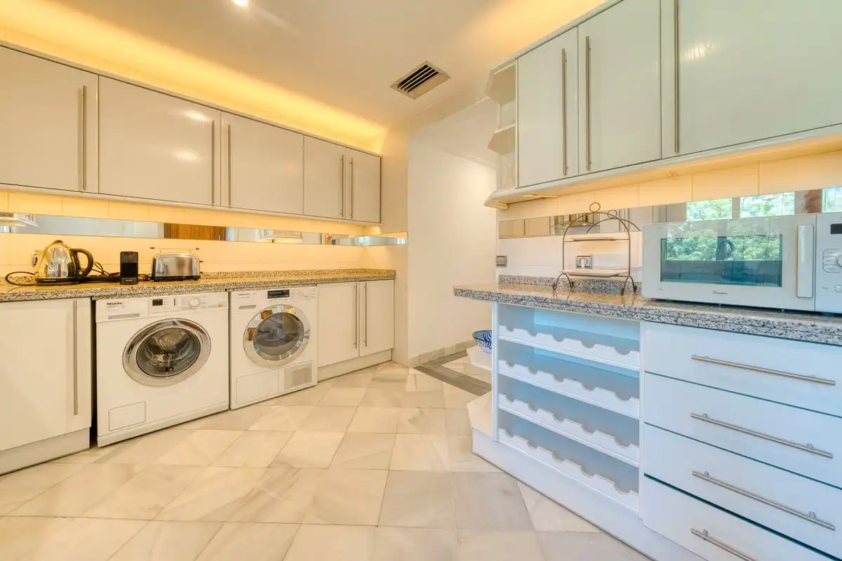 Cuina de Apartament en venda en Marbella amb Aire condicionat, Terrassa i Traster