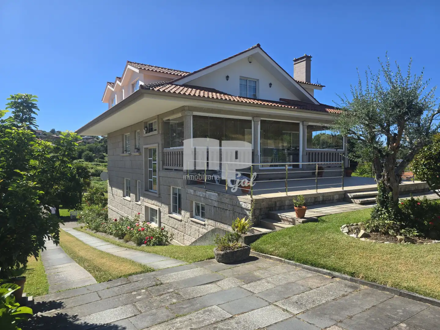Vista exterior de Casa o chalet en venta en Vigo  con Calefacción, Jardín privado y Terraza
