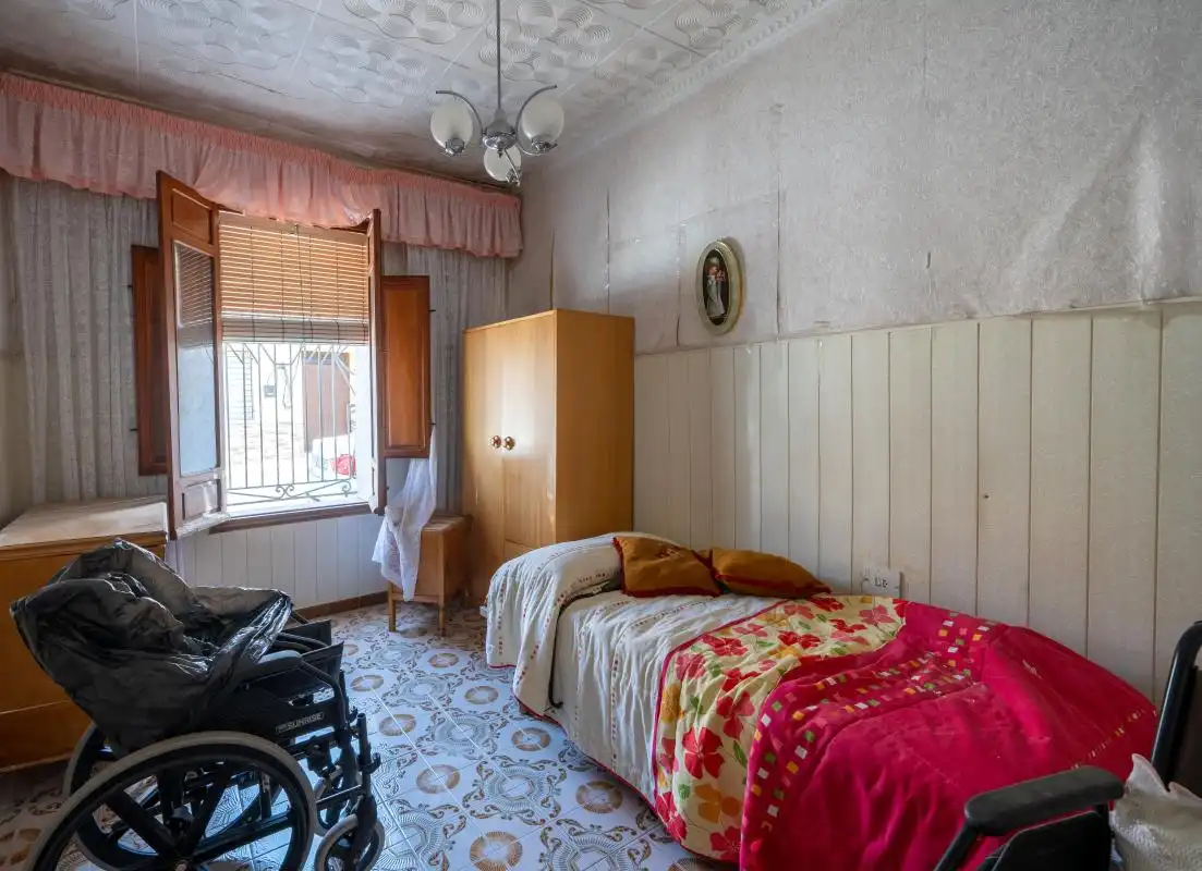 Dormitori de Casa adosada en venda en Cox amb Calefacció, Jardí privat i Terrassa