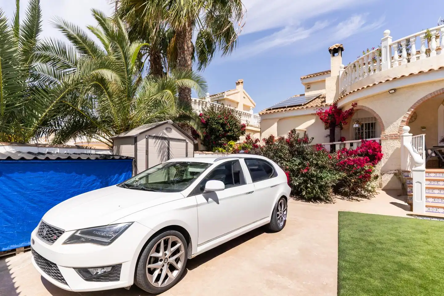 Außenansicht von Haus oder Chalet zum Verkauf in Santa Pola mit Klimaanlage, Privatgarten und Terrasse