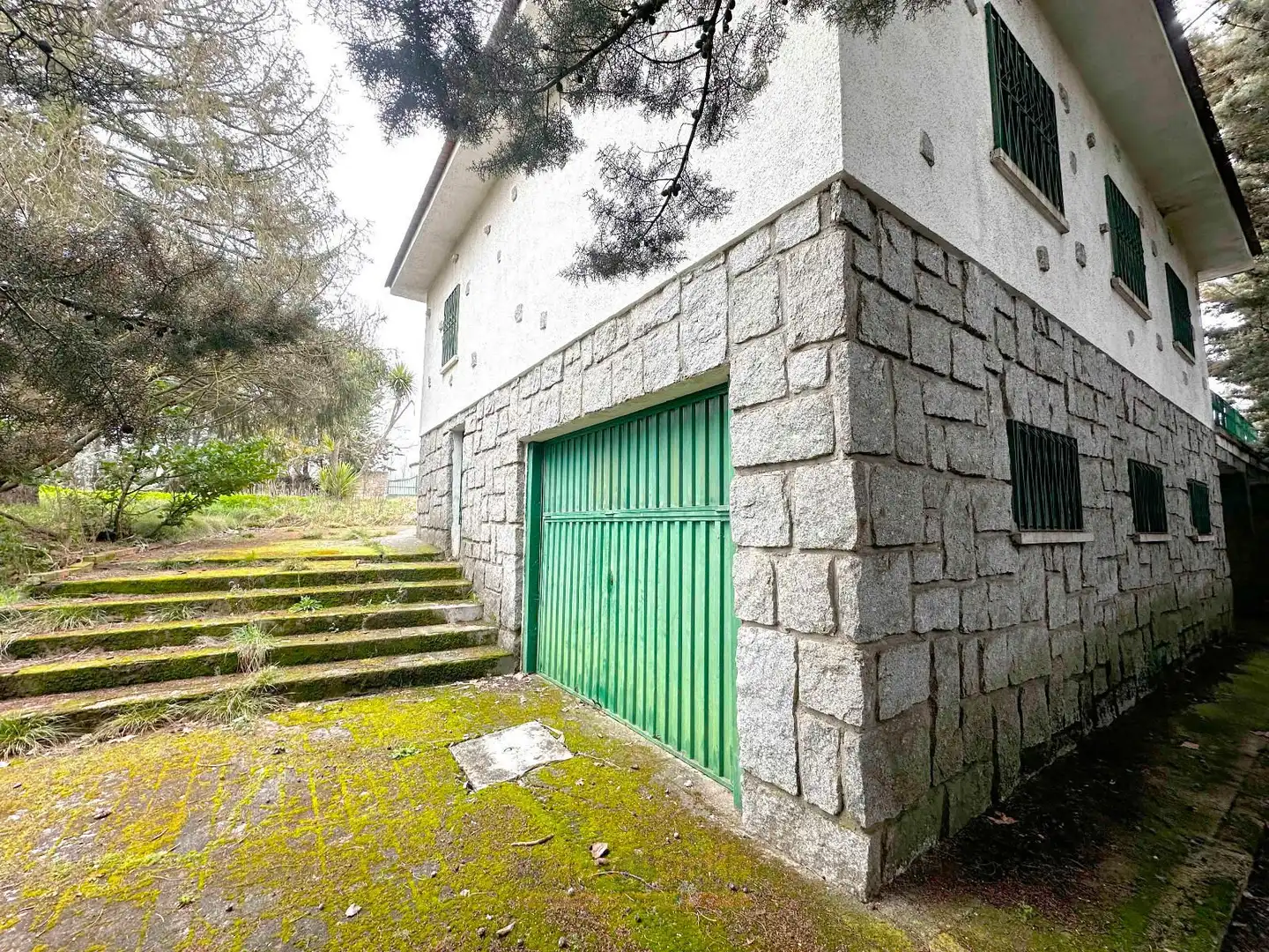 Vista exterior de Casa o xalet en venda en Santa Marta de Tormes amb Calefacció, Jardí privat i Terrassa