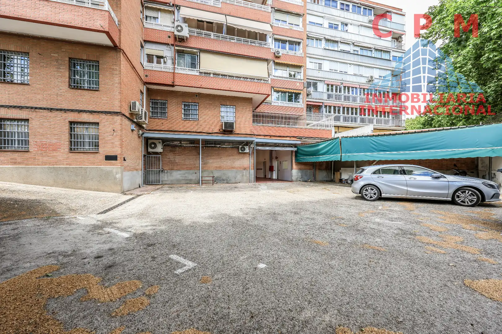Parking de Nave industrial en venta en Madrid con Calefacción y Alarma