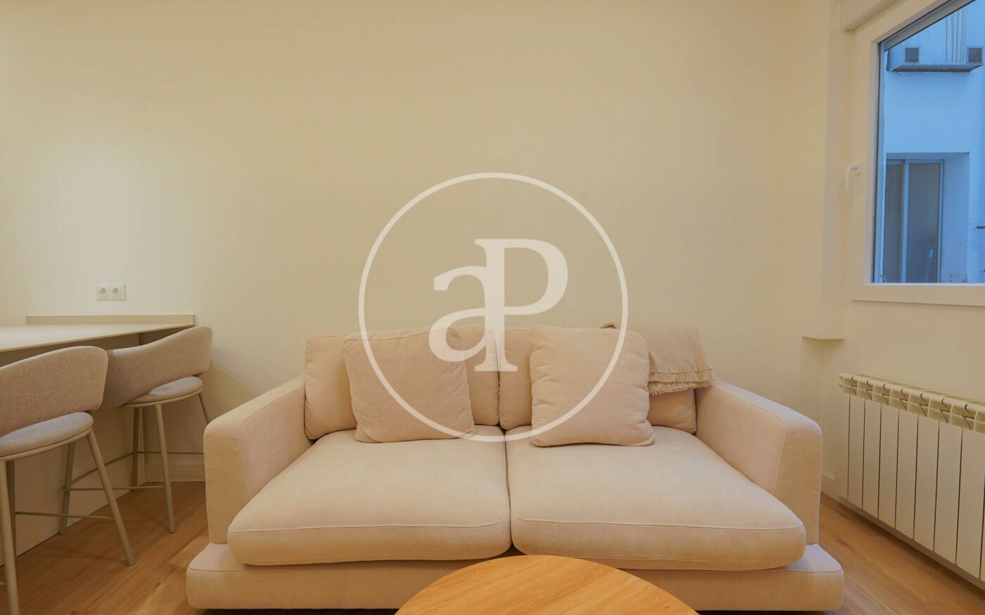 Sala d'estar de Pis de lloguer en  Madrid Capital amb Aire condicionat, Calefacció i Moblat