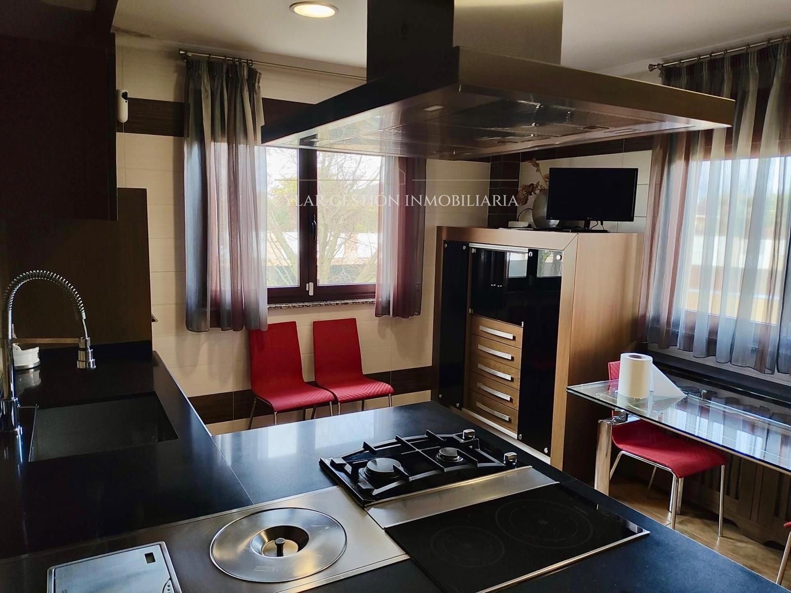 Cuina de Casa o xalet en venda en San Cristóbal de la Cuesta amb Calefacció, Parquet i Terrassa