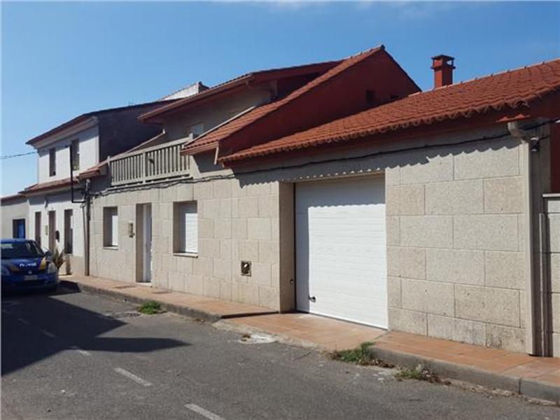 Vista exterior de Casa o xalet en venda en Vilagarcía de Arousa amb Jardí privat, Terrassa i Traster