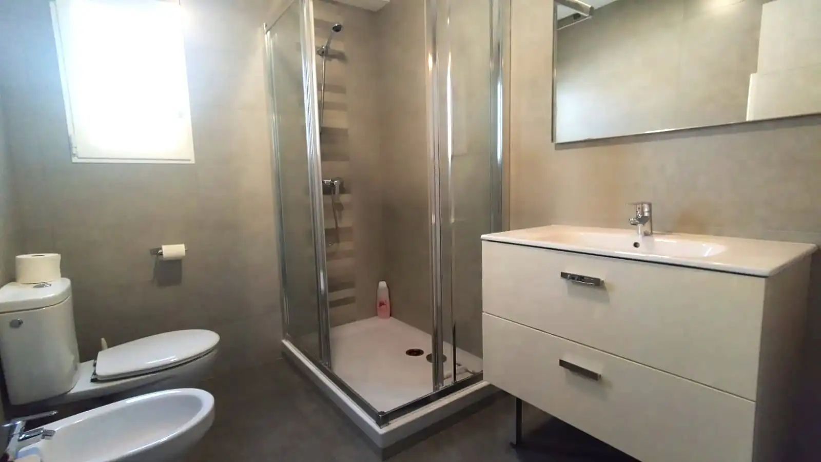 Baño de Ático de alquiler en Valencia con Aire acondicionado, Terraza y Horno