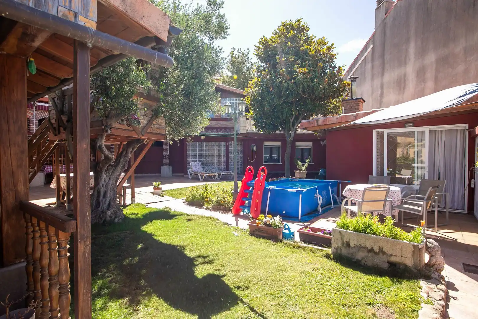 Garden of Houses for sale in Legarda  with Air Conditioner, Heating and Private garden
