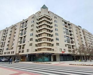 Außenansicht von Büro miete in  Pamplona / Iruña