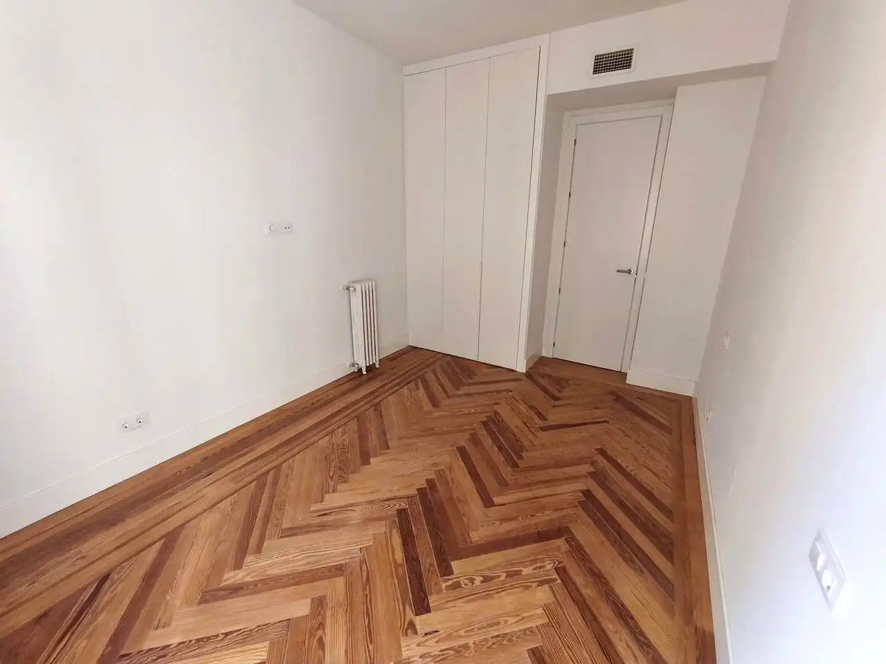 Schlafzimmer von Wohnung zur Miete in Madrid mit Terrasse