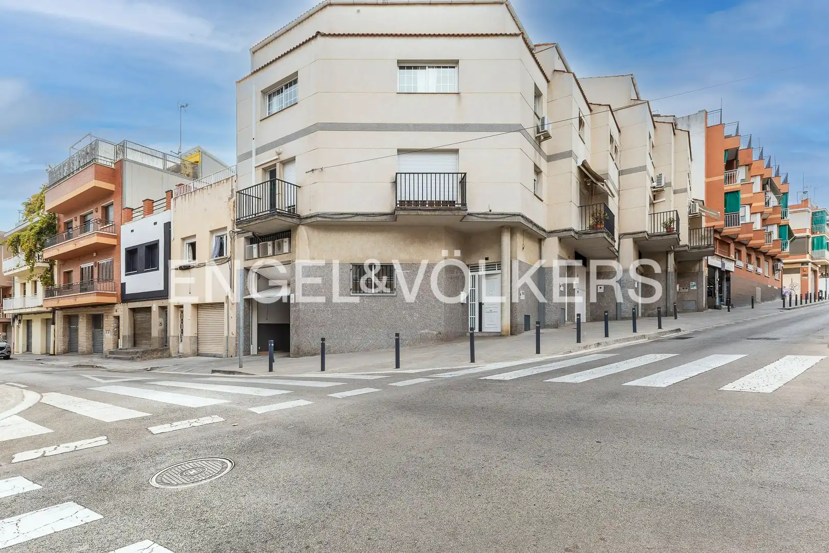 Vista exterior de Casa o chalet en venta en Barcelona con Calefacción, Parquet y Balcón