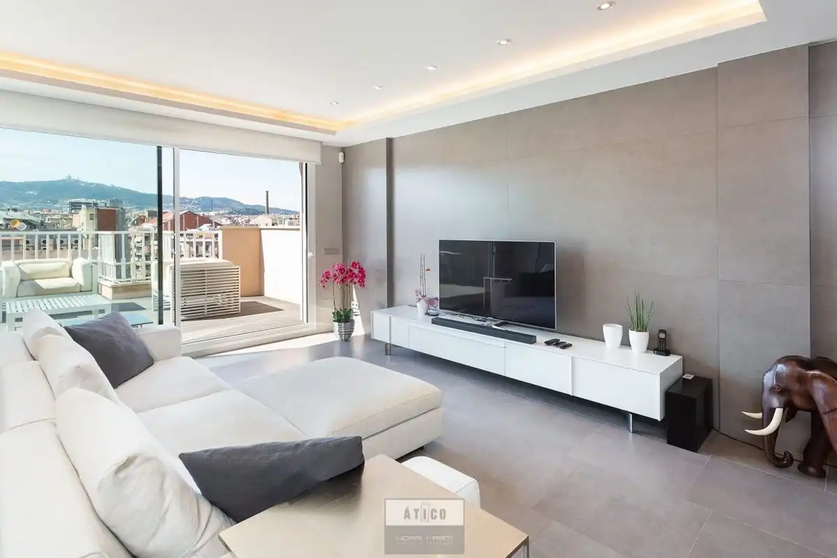 Wohnzimmer von Dachboden zum Verkauf in Barcelona mit Klimaanlage, Heizung und Terrasse