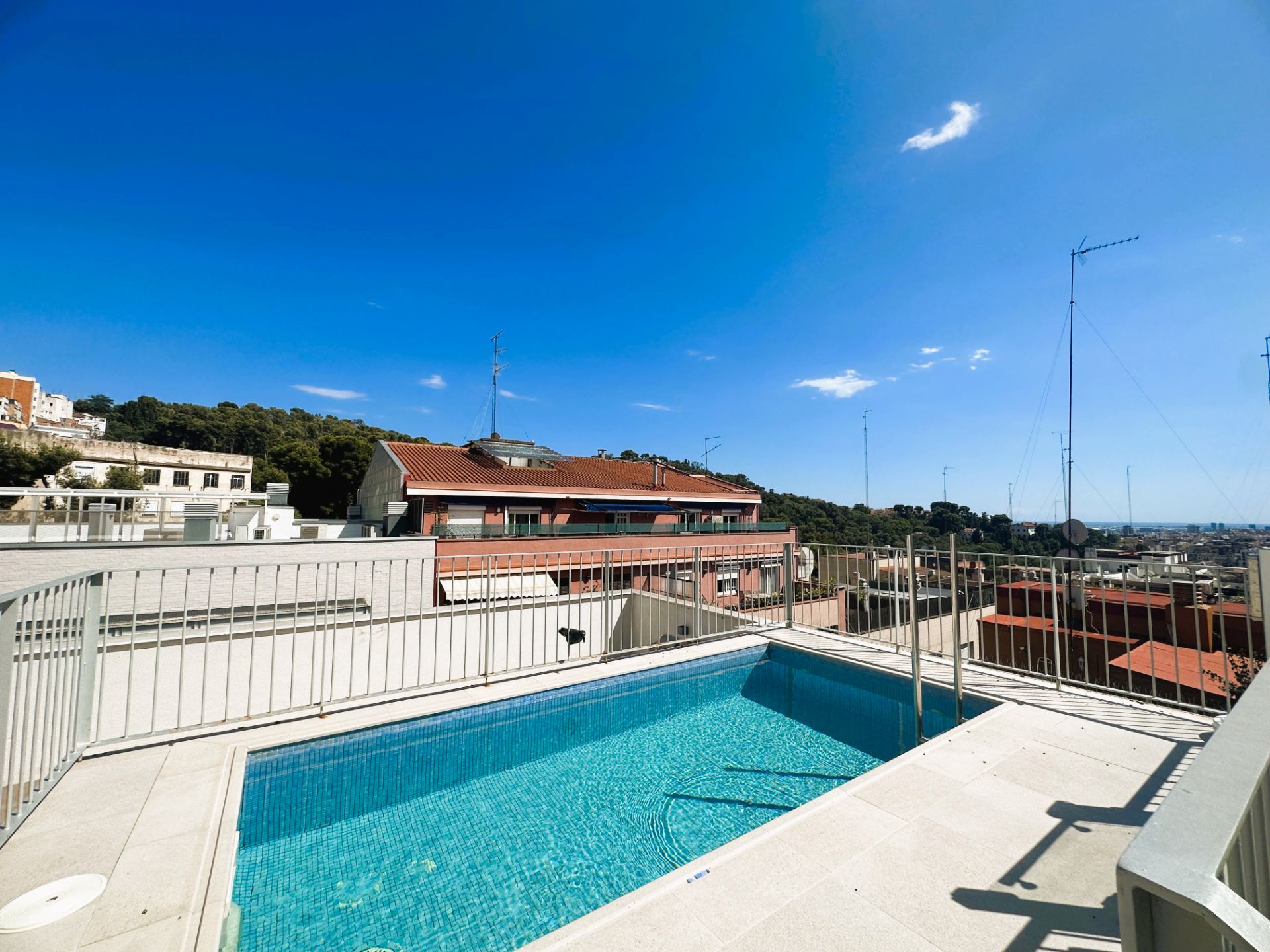 Piscina de Pis en venda en  Barcelona Capital amb Aire condicionat, Moblat i Forn