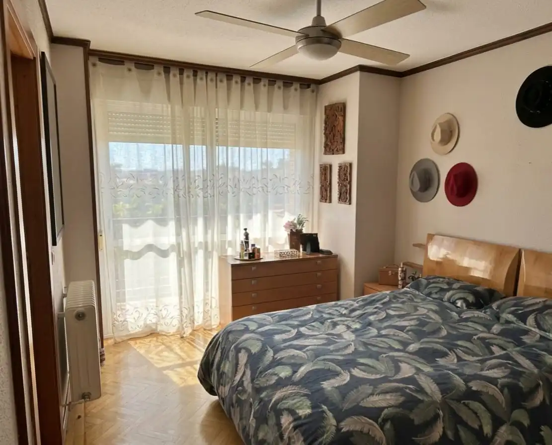 Habitación de Casa adosada en venta en Algete con Aire acondicionado, Calefacción y Jardín privado