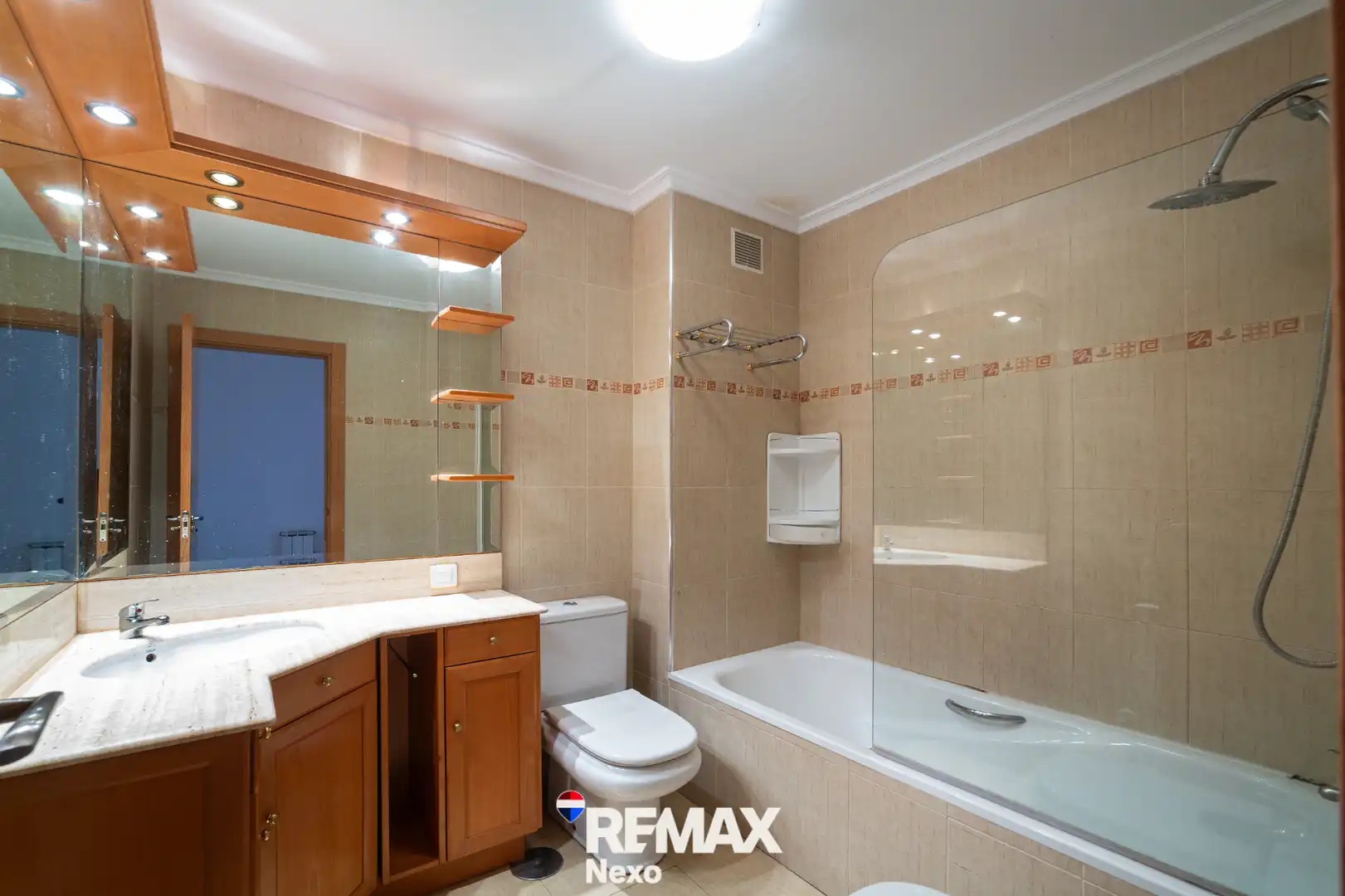 Baño de Casa adosada en venta en Roda de Eresma con Jardín privado, Terraza y Horno