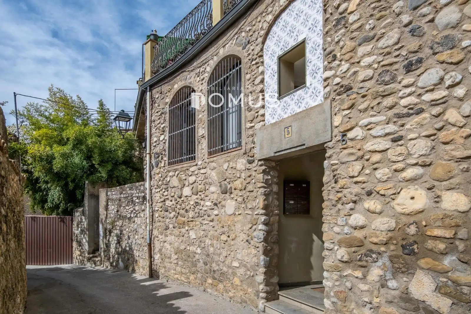 Außenansicht von Wohnung zum Verkauf in Besalú mit Heizung und Terrasse