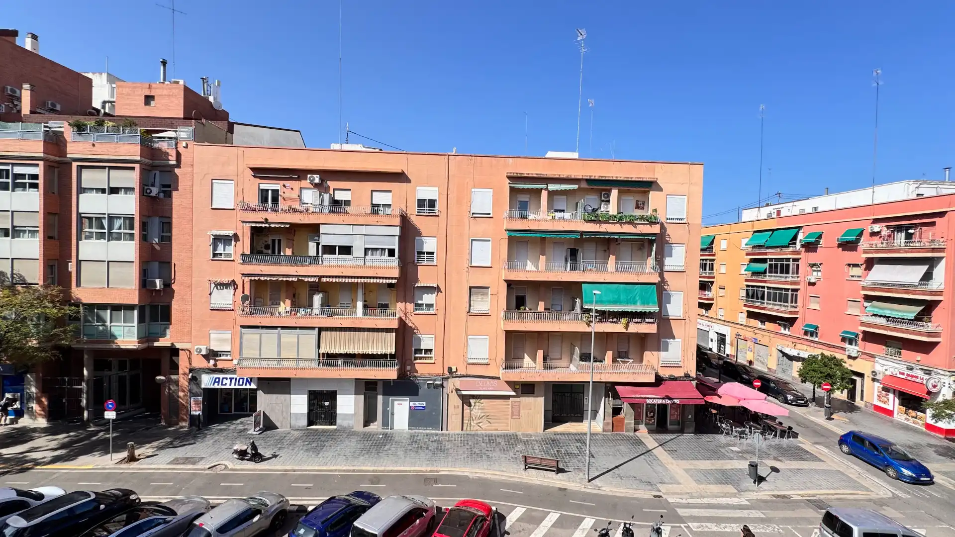 Exterior view of Apartments for sale in Valencia  with Furnished, Oven and Washing machine