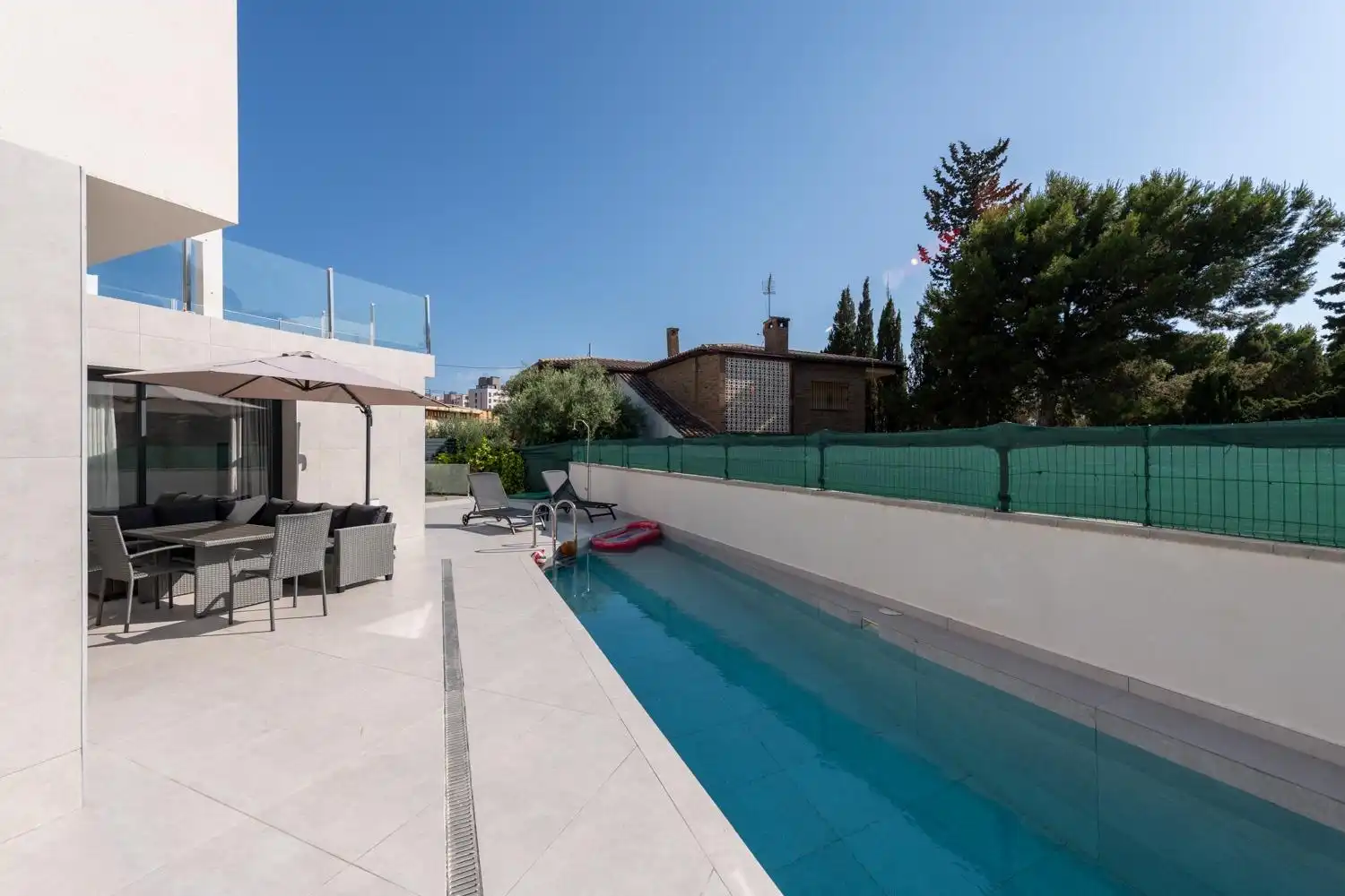 Schwimmbecken von Haus oder Chalet zur Miete in El Campello mit Klimaanlage, Privatgarten und Terrasse