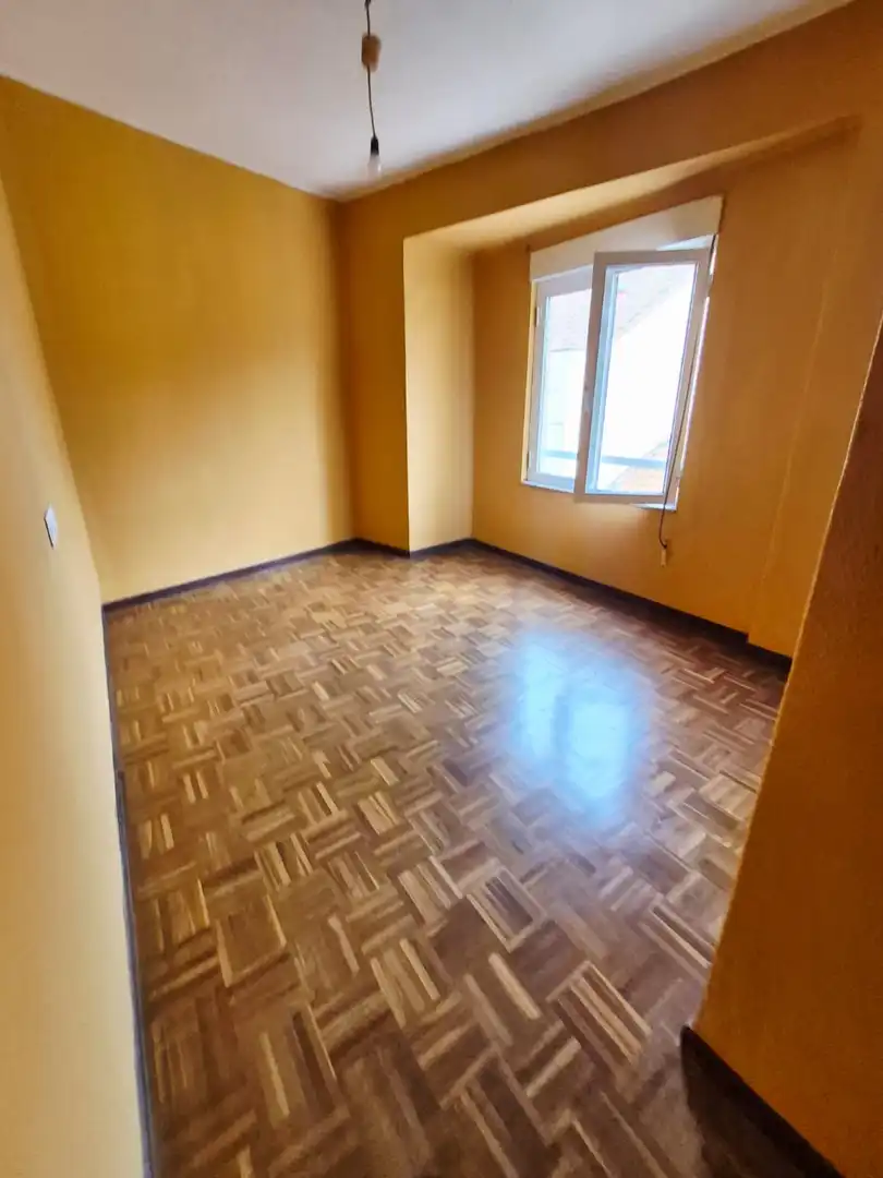 Habitación de Piso en venta en Avilés con Calefacción, Parquet y Trastero
