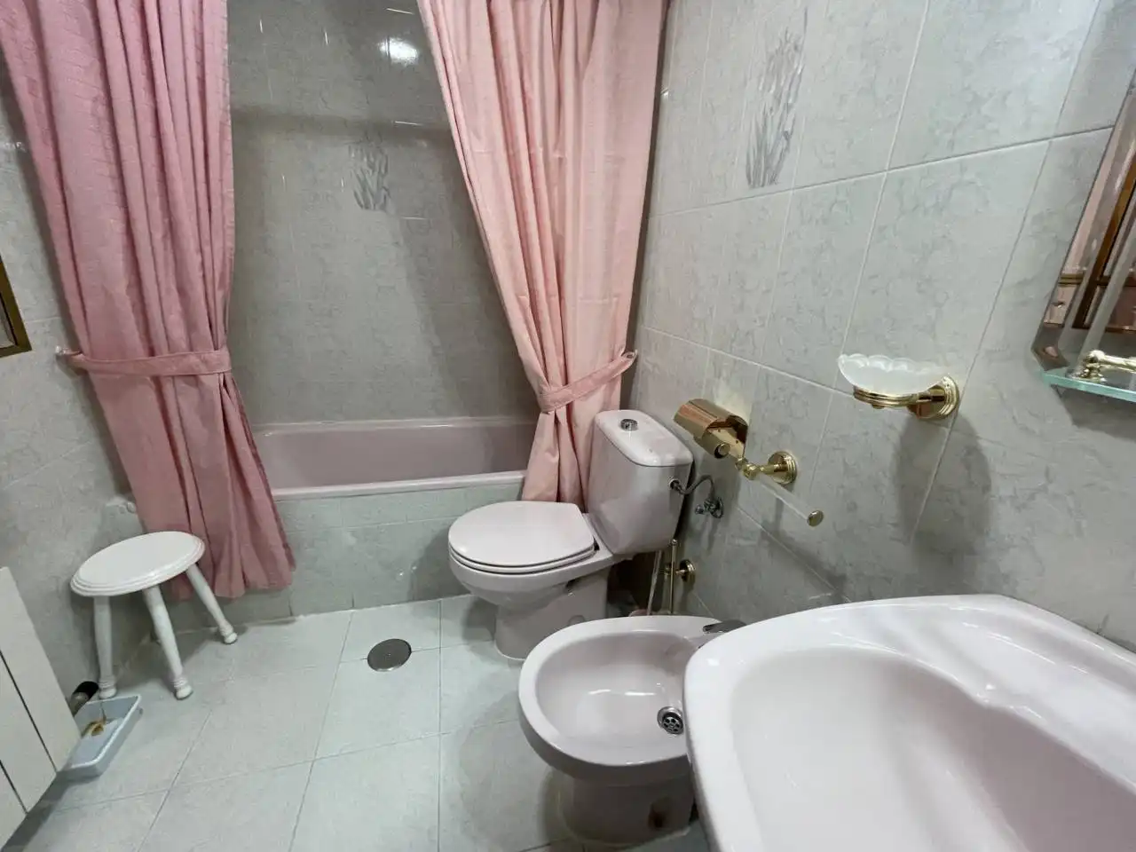 Bathroom of Flat for rent in Toledo  with Air Conditioner, Heating and Parquet flooring