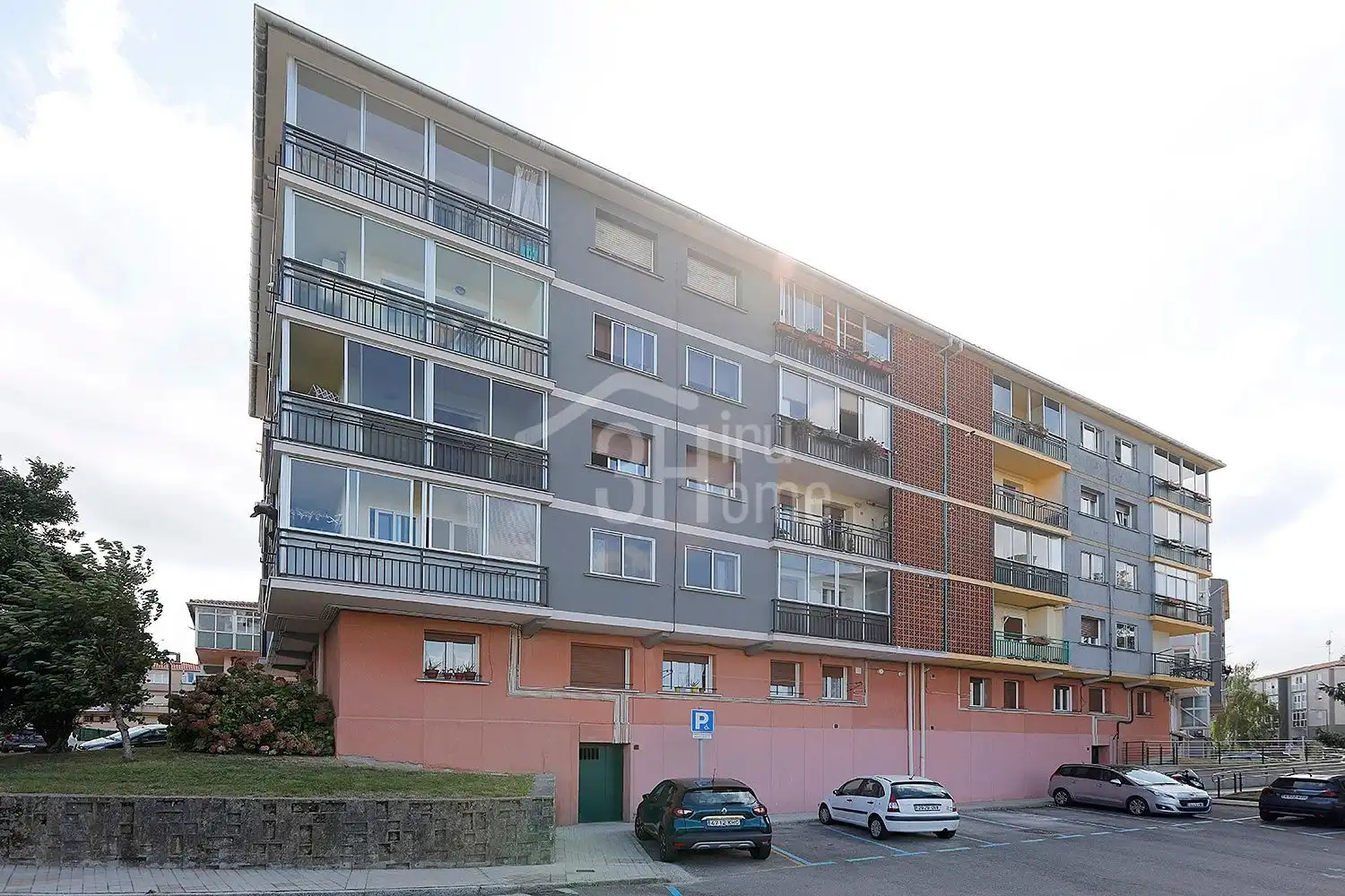 Vista exterior de Pis en venda en Irun  amb Calefacció, Terrassa i Traster