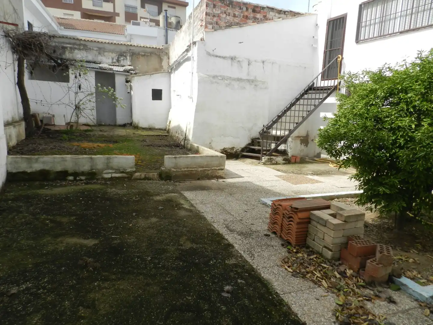 Jardí de Casa o xalet en venda en Linares amb Aire condicionat, Calefacció i Jardí privat