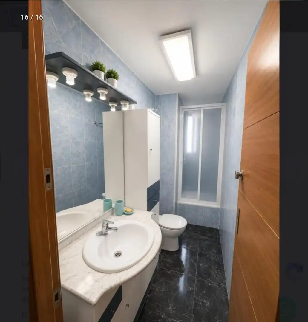 Baño de Ático en venta en L'Hospitalet de Llobregat