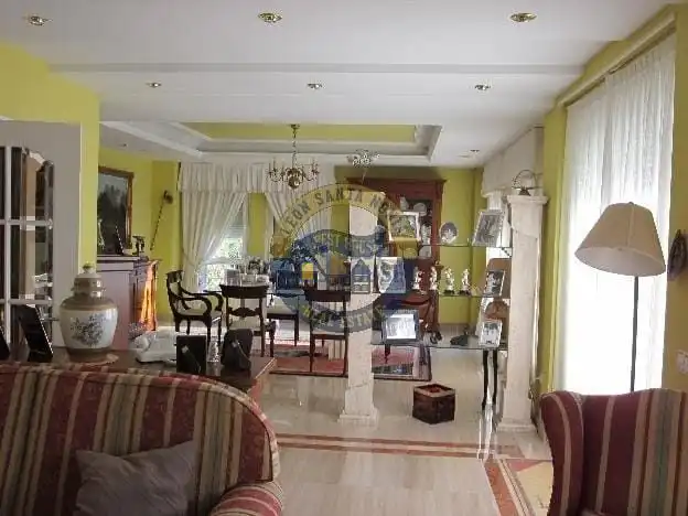 Sala de estar de Casa o chalet en venta en Valdefresno con Calefacción, Jardín privado y Parquet