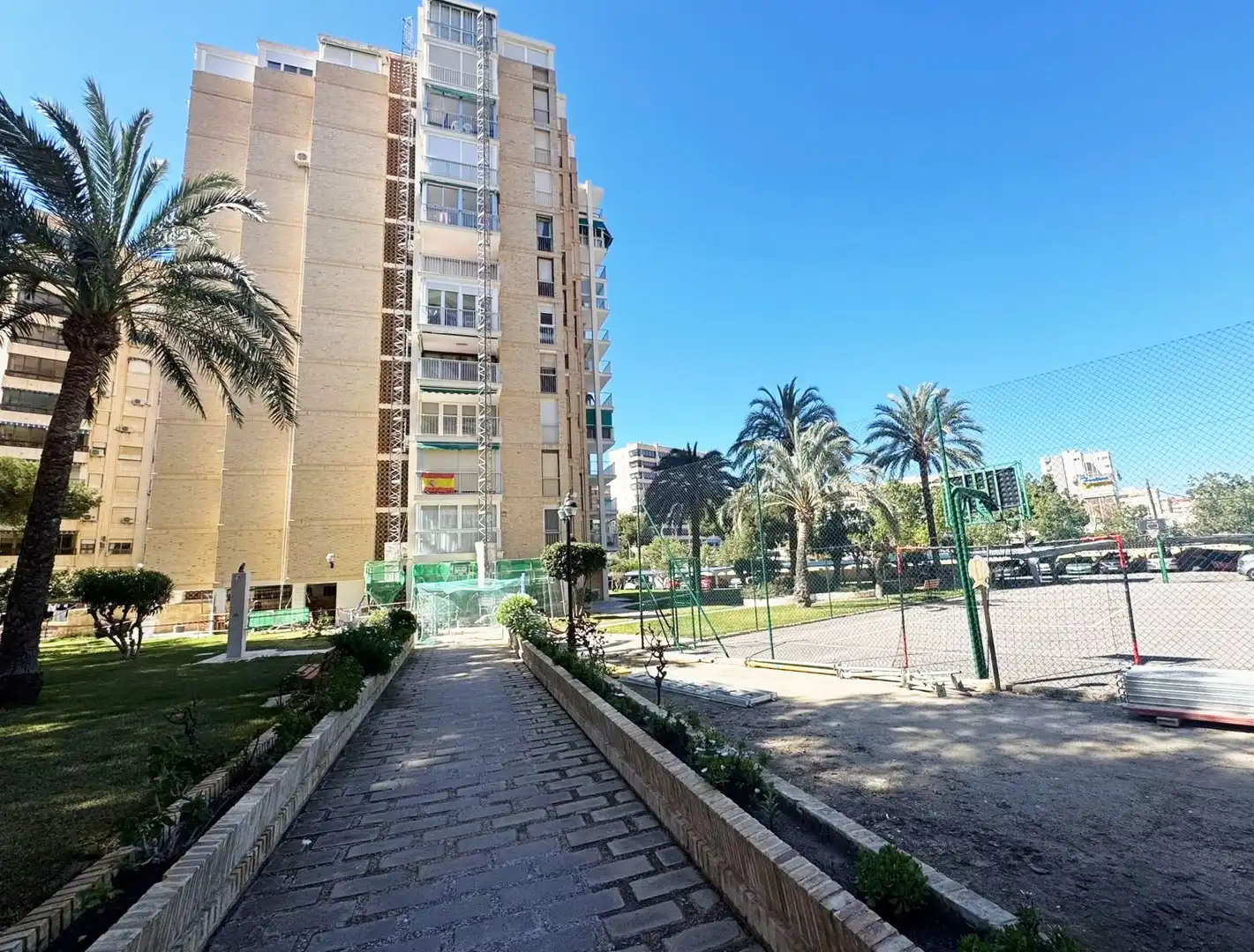 Außenansicht von Wohnungen zum Verkauf in Alicante / Alacant mit Terrasse und Möbliert