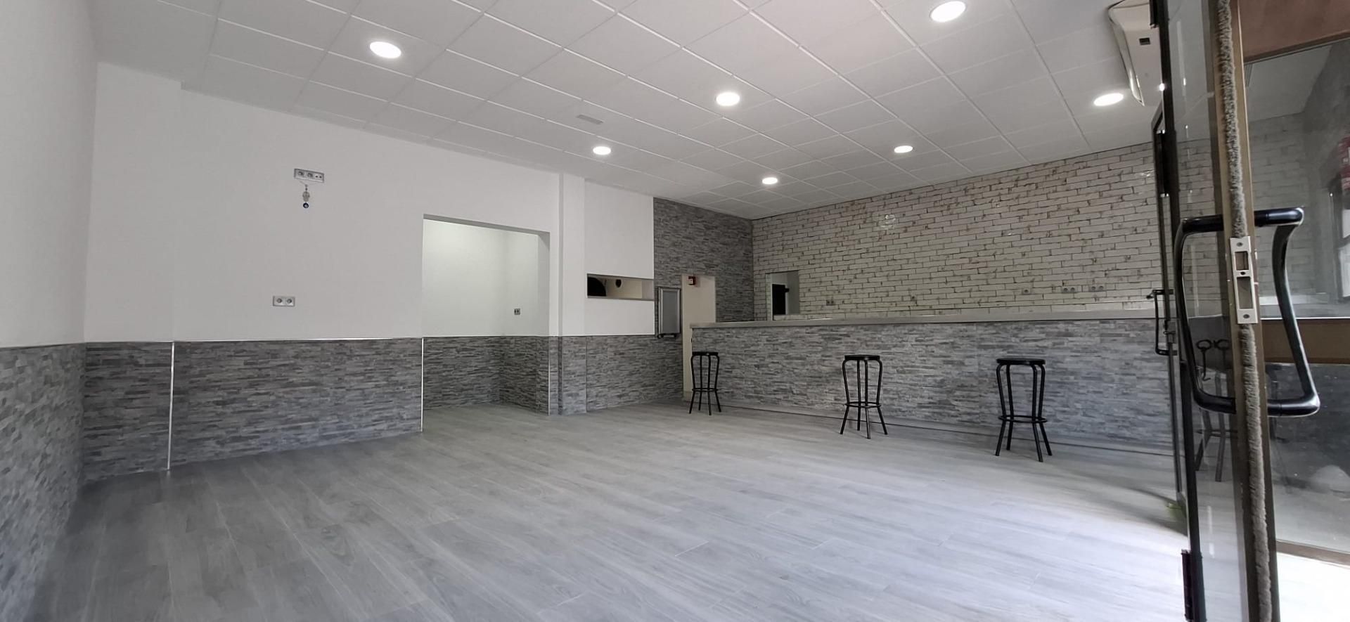 Local en venda en Lora del Río amb Aire condicionat i Moblat