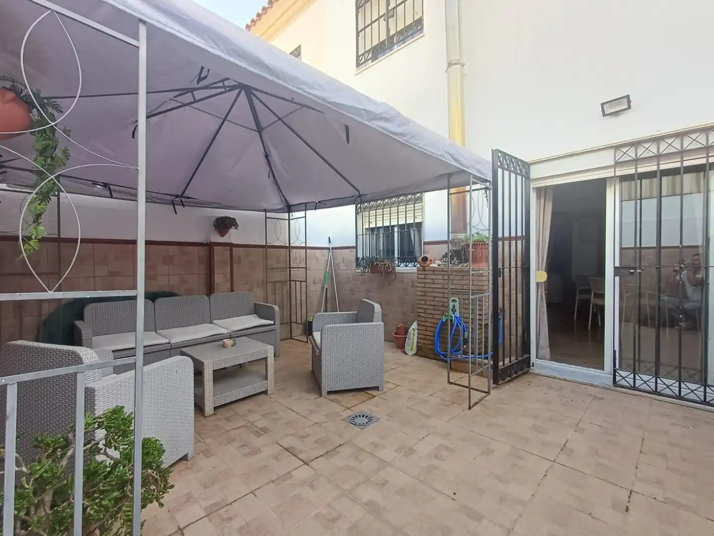 Terrasse von Einfamilien-Reihenhaus zum Verkauf in Coria del Río