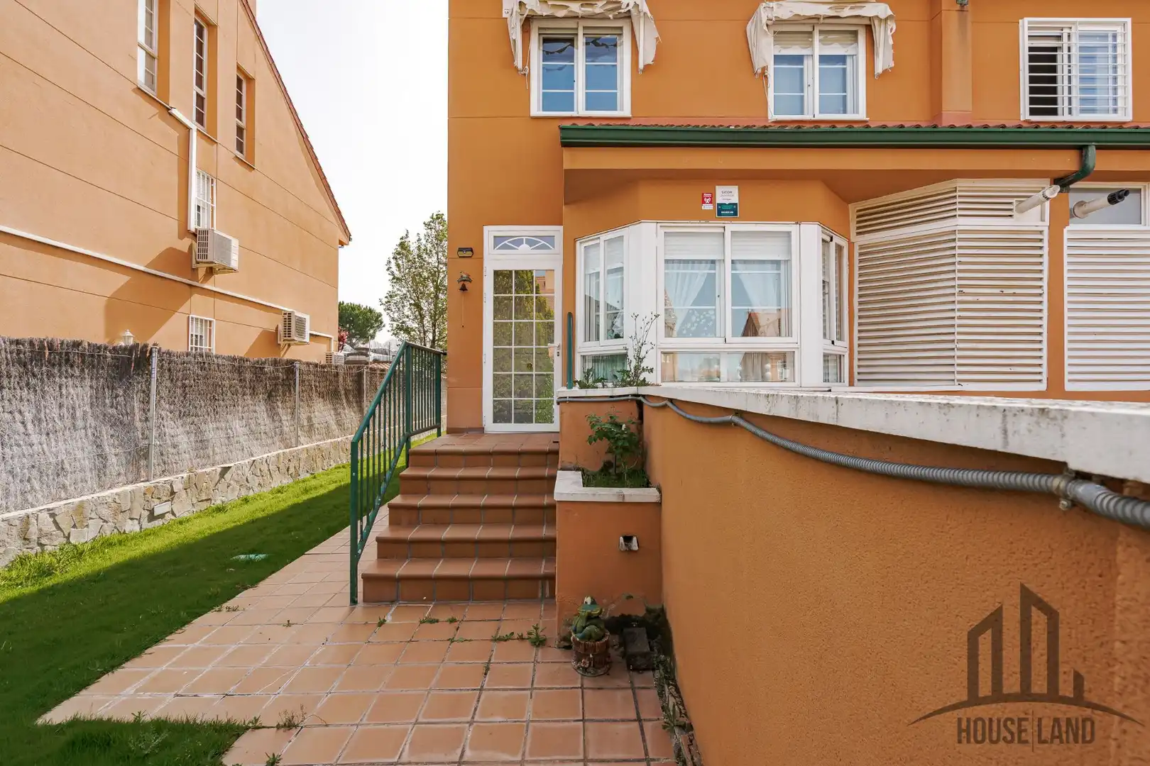 Vista exterior de Casa o xalet en venda en Algete amb Aire condicionat, Calefacció i Jardí privat