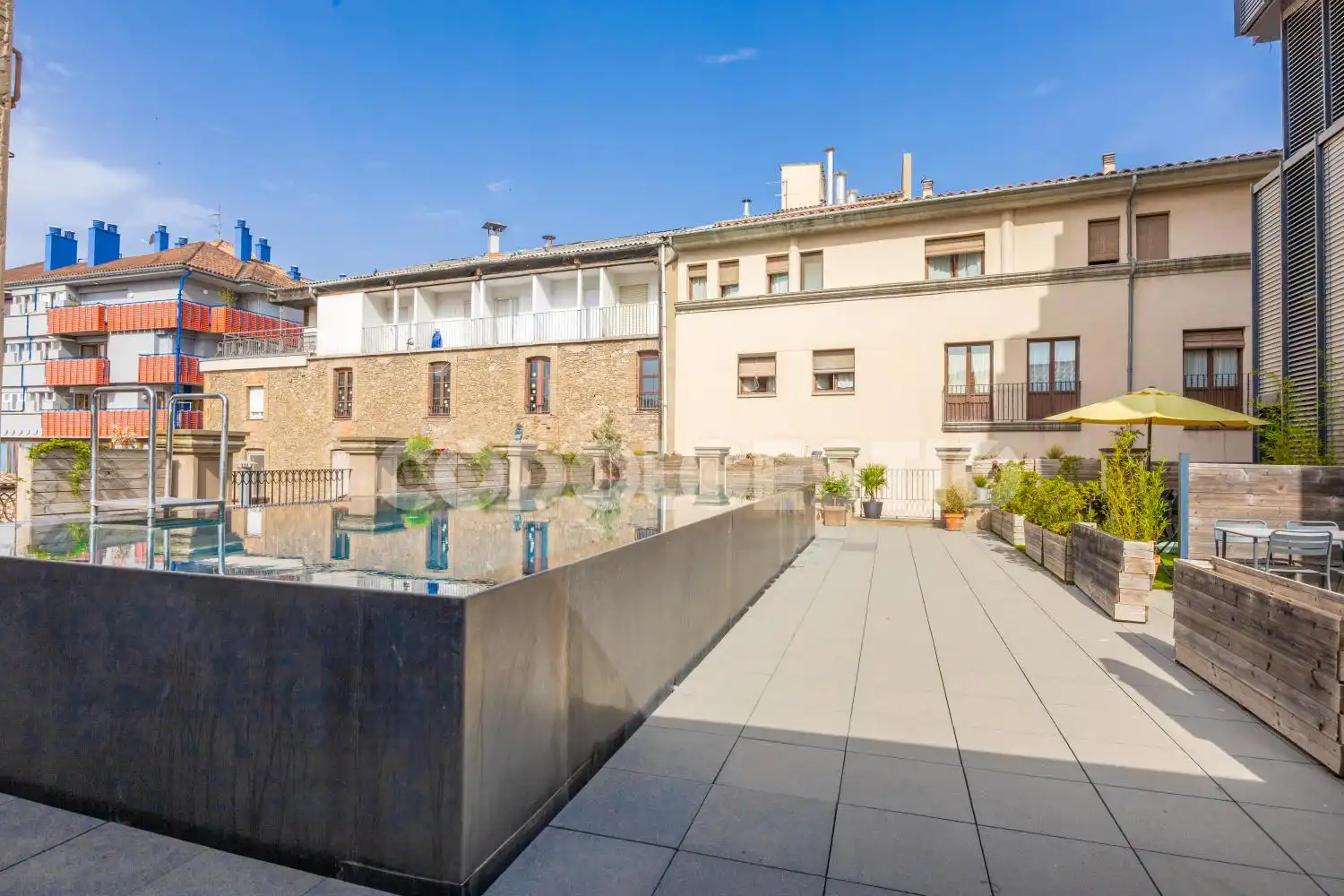Swimming pool of Flat for sale in Vic