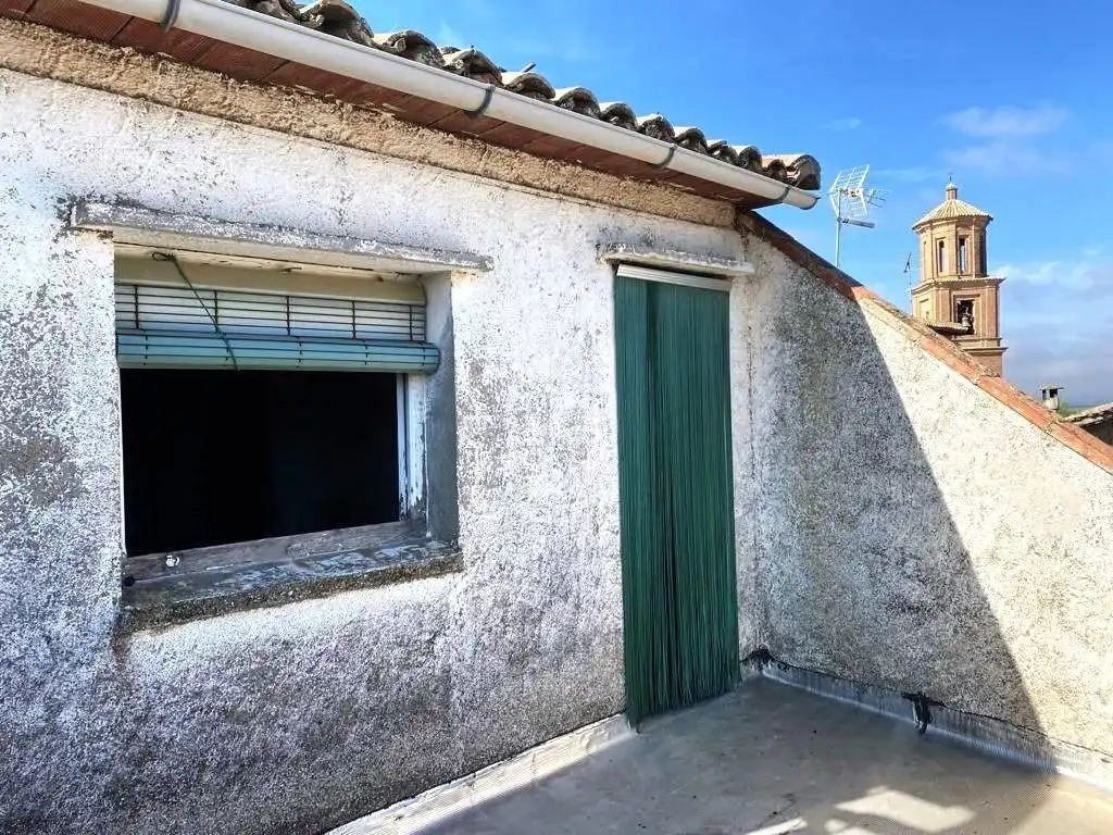 Außenansicht von Country house zum Verkauf in Barbuñales mit Privatgarten und Terrasse