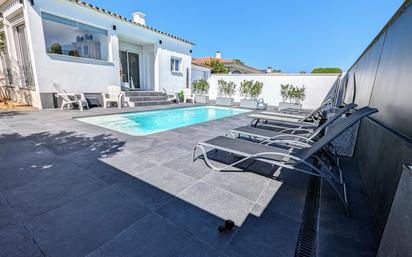 Piscina de Casa o xalet en venda en Empuriabrava amb Aire condicionat, Terrassa i Piscina