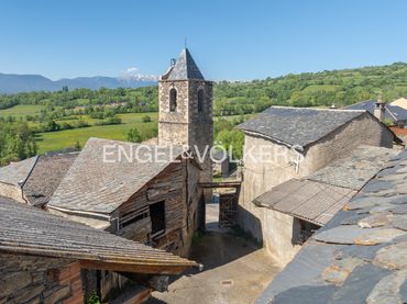 Maison rustique avec balcon à vendre à Ger