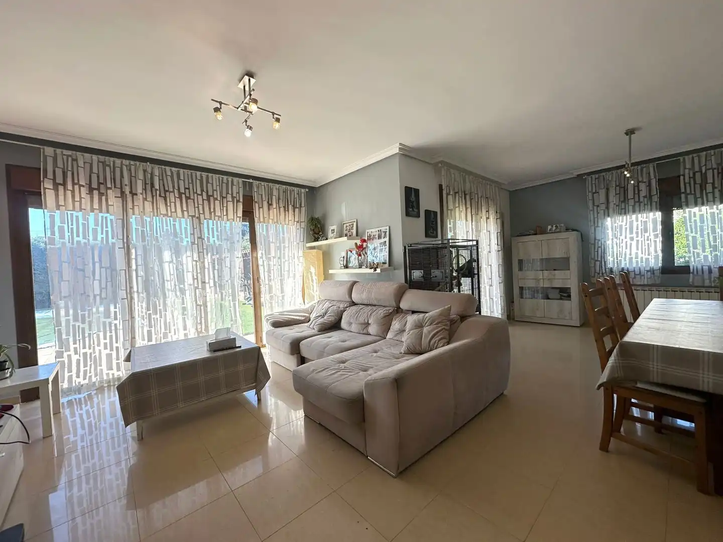 Sala d'estar de Casa o xalet en venda en Nuevo Baztán amb Calefacció, Jardí privat i Traster